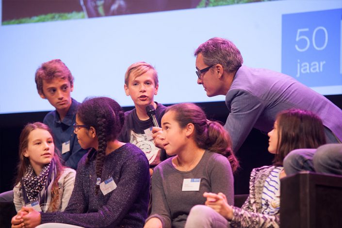 Tako Rietveld met kinderen 50 years kinderdorpen